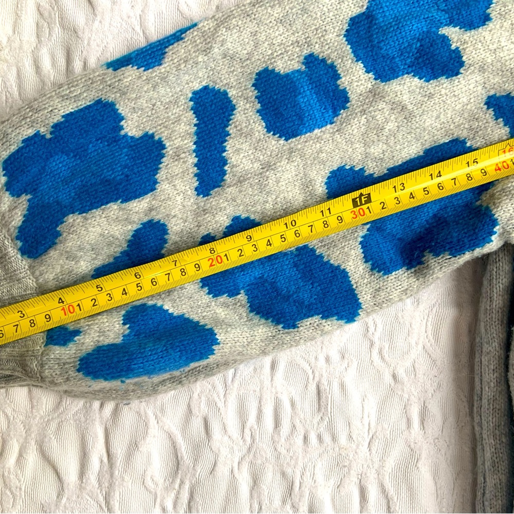 H&M Cozy Blue Leopard Sweater 💙 🐆 - Picture 9 of 9